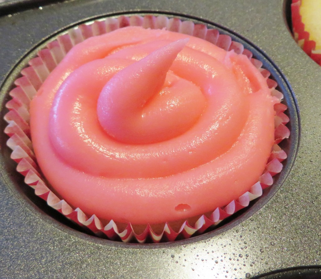 Step 4: One fully iced cupcake.