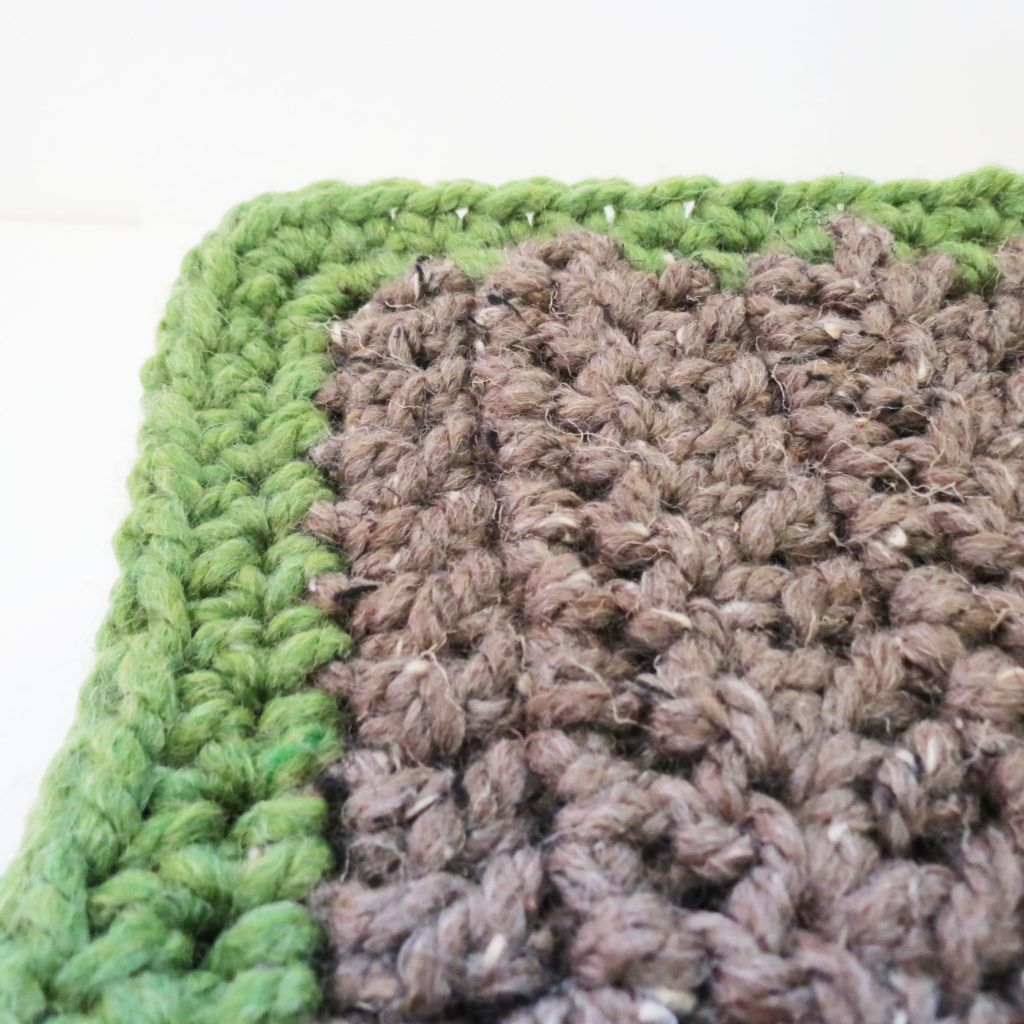 crochet_brownwithgreenborder_3